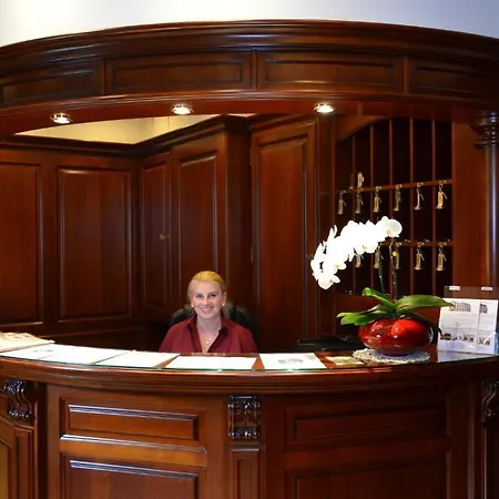 Zum Heiligen Geist 호텔